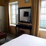Madama Hotel
