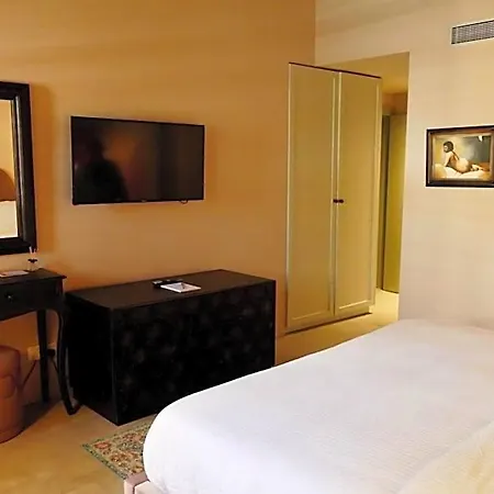Madama Hotel