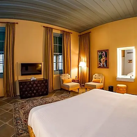 Madama Hotel